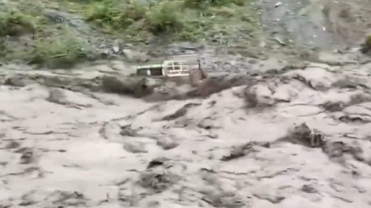 Flash Floods in Jammu and Kashmir Claim Lives, Prompt Safety Measures
