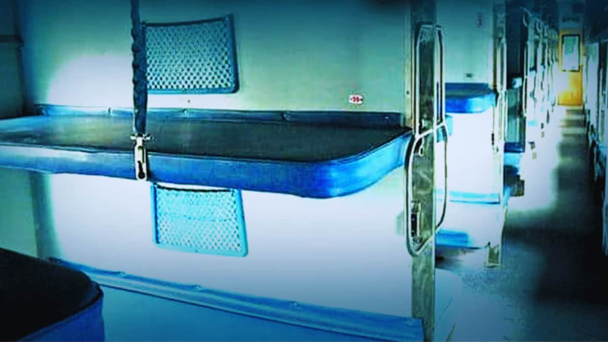 Not Your Bed: Know When You Can And Can't Sleep On The Middle Berth Of ...