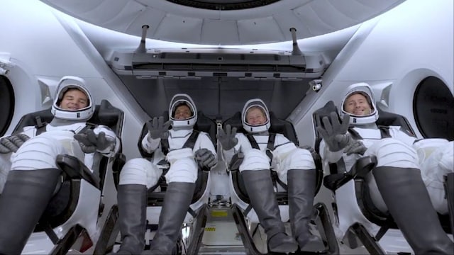  Shubhanshu Shukla, other crew aboard SpaceX's Falcon 9 rocket (Video screengrab/Social Media)