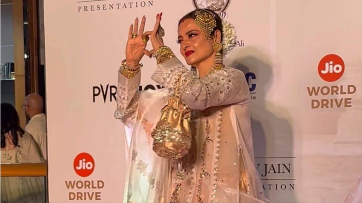 Rekha’s ‘Golden Moment’ At Umrao Jaan Screening Was Envisioned By Manish Malhotra | Lifestyle News
