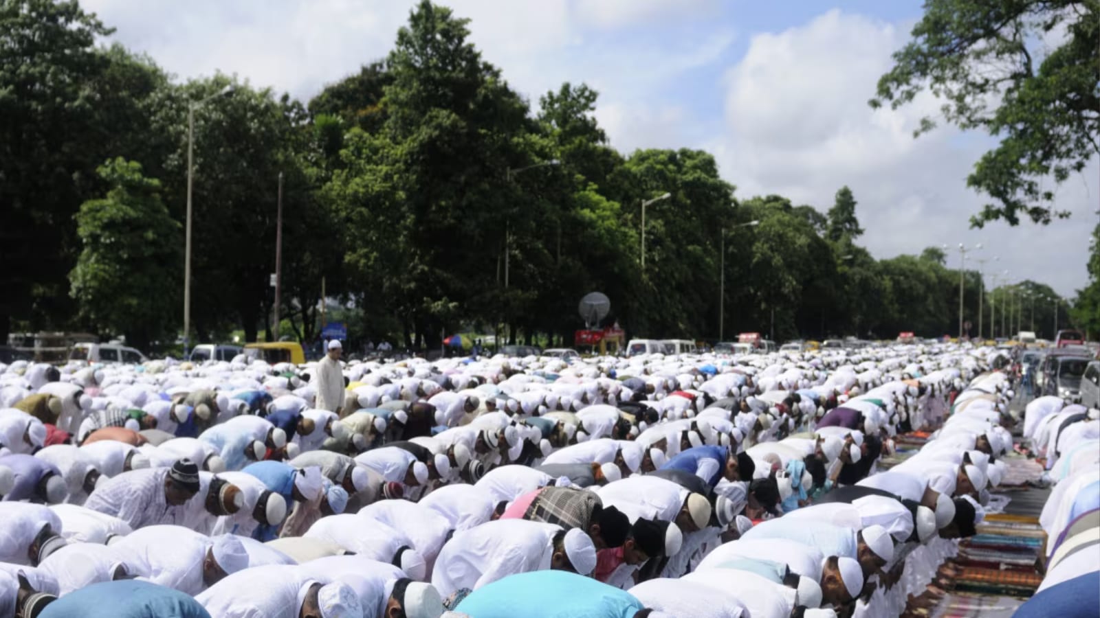 Pakistan Asks Ahmadiyya Muslims To Abandon Eid Celebrations Or Face 5 Lakh PKR Penalty
