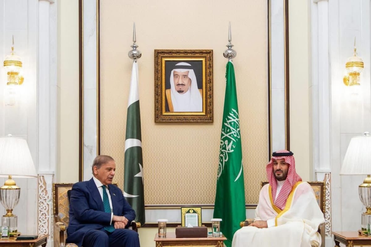 Pakistan PM Shehbaz Sharif Meets Saudi Crown Prince, Discusses Bilateral Ties