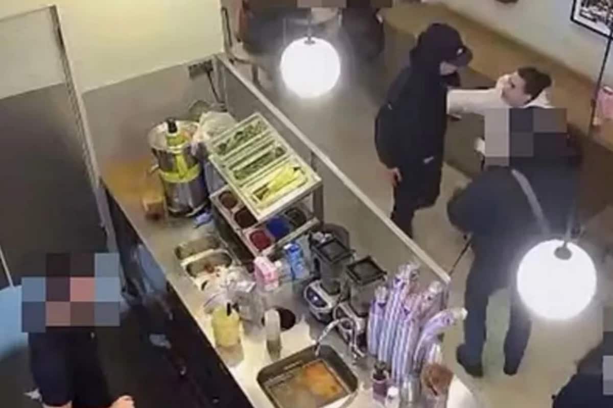 Caught On Camera: 'Bridgerton' Actress Fights Off Thief Trying To Steal Her  Phone In London Cafe - News18