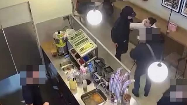 The attacker tried to steal Genevieve Chenneour's phone while she was waiting for a coffee order.