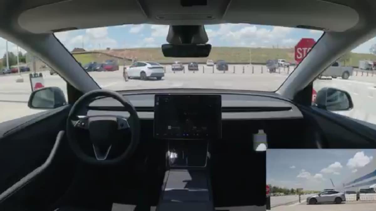 Tesla Completes First Self-Driving Delivery To Customer’s Home, Elon Musk Reacts | Video
