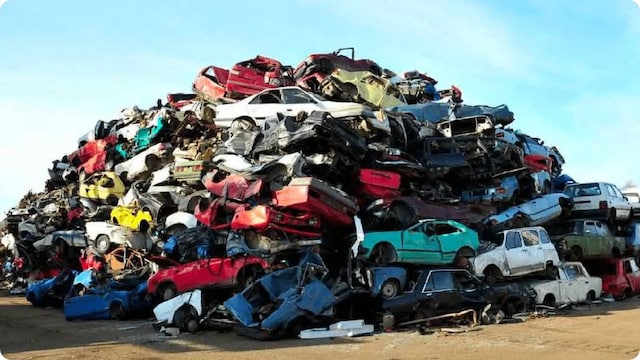 At least 1,25,721 private vehicles and 1,32,612 government vehicles scrapped at 106 RVSFs in 21 States/UTs till July 2025. (Representative File/NSWS)