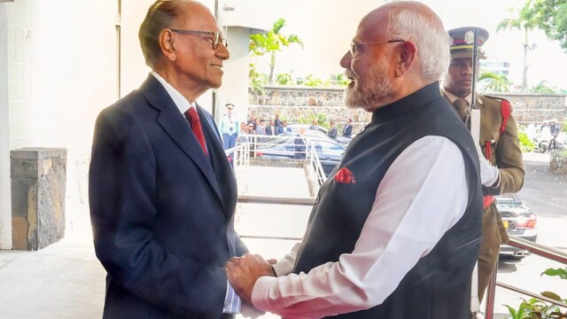 PM Modi speaks with Mauritius PM Ramgoolam (PTI Image)