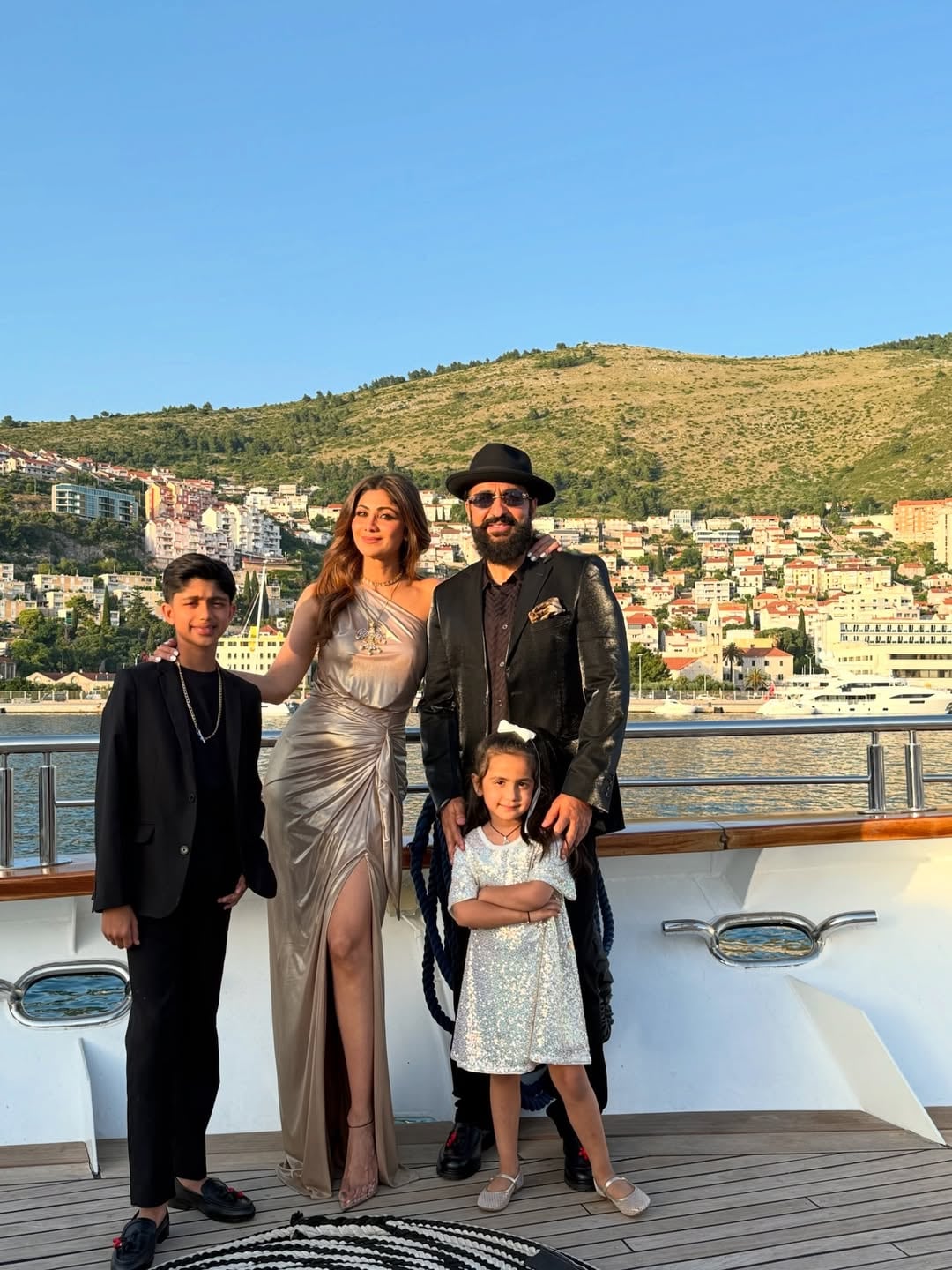 Shilpa Shetty, Raj Kundra, and their kids share a perfect moment. (image: Instagram) Shilpa Shetty, Raj Kundra, and their kids share a perfect moment. (image: Instagram)