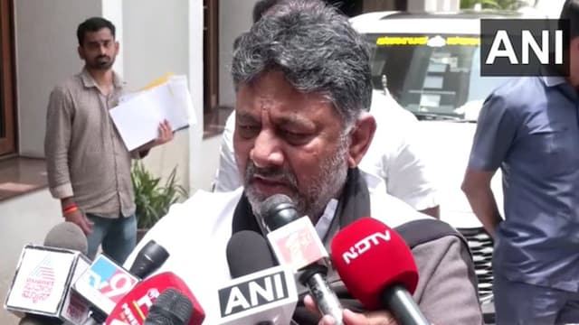 The Congress leader breaks down in first reaction after Bengaluru stampede. (ANI)