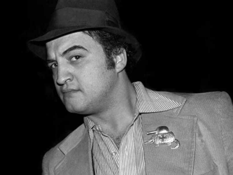 The script was finalised in 1979. Comedian and actor John Belushi was the first choice for the lead role. He was handed the script to read, but just a few days later, he died of a drug overdose in a hotel room. His sudden death raised many questions, but none were ever answered. (News18 Hindi) The script was finalised in 1979. Comedian and actor John Belushi was the first choice for the lead role. He was handed the script to read, but just a few days later, he died of a drug overdose in a hotel room. His sudden death raised many questions, but none were ever answered. (News18 Hindi)
