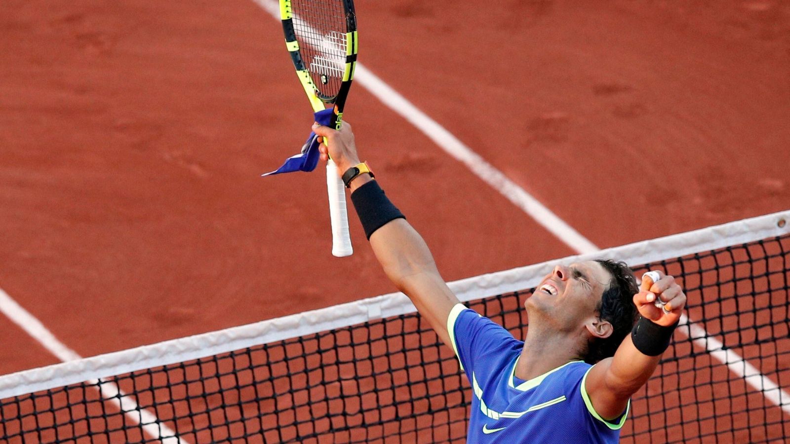 Nadal's 2017 French Open Racquet Fetches Record Price