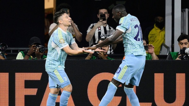 Juventus' Randal Kolo Muani, right, congratulates teammate Francisco Conceicao after he scored their team's second goal during the Club World Cup group G soccer match between Al Ain and Juventus in Washington, Wednesday, June 18, 2025. (AP Photo/Nick Wass)


