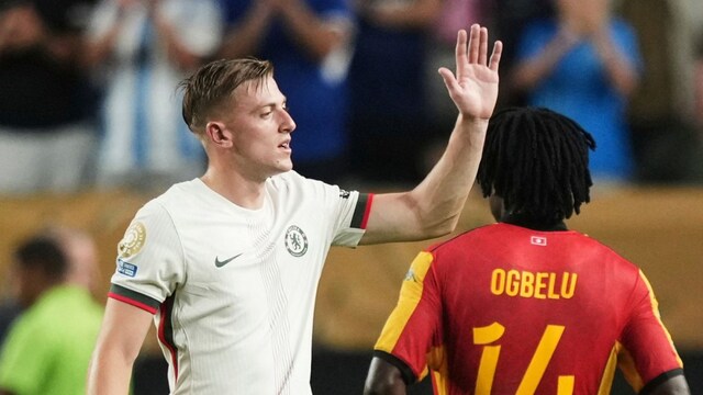 Chelsea's Liam Delap waves as he leaves the field during the Club World Cup Group D soccer match between Esperance Tunisie and Chelsea in Philadelphia, Tuesday, June 24, 2025. (AP Photo/Matt Slocum)


