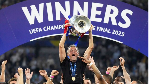 PSG's head coach Luis Enrique celebrates with the trophy after the Champions League final soccer match between Paris Saint-Germain and Inter Milan at the Allianz Arena in Munich, Germany, Saturday, May 31, 2025. (AP Photo/Matthias Schrader)


