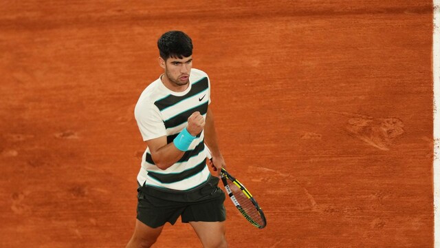 Spain's Carlos Alcaraz reacts as he plays against Italy's Lorenzo Musetti during their semifinal match of the French Tennis Open at the Roland-Garros stadium in Paris, Friday, June 6, 2025. (AP Photo/Aurelien Morissard)


