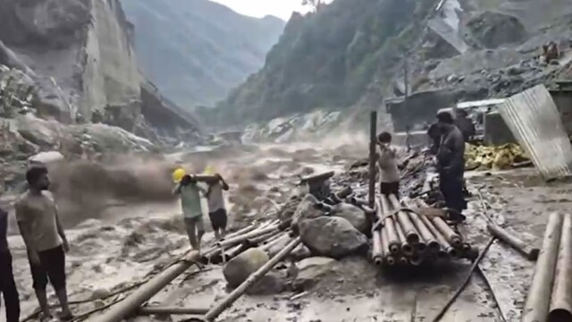 Tourists Stranded As Sikkim Cut Off; Assam-Meghalaya Key Road Washed Away. (CNN News18)