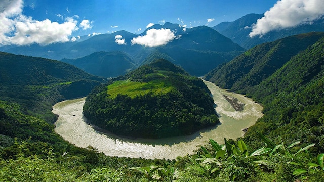 China has sanctioned construction of what could become the world's largest hydropower station on the Brahmaputra, known as the Yarlung Tsangpo in Tibet. 