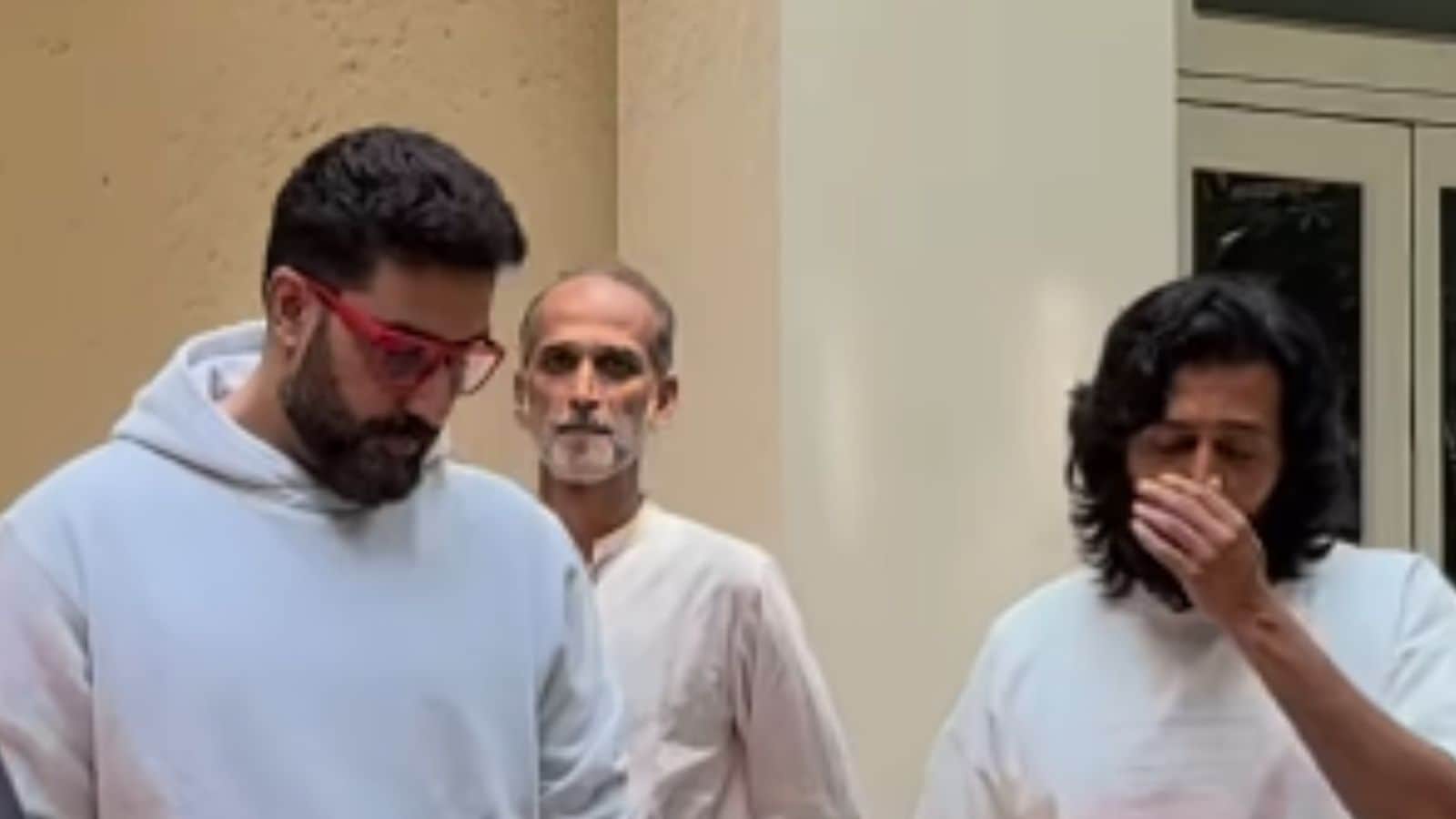 Abhishek and Riteish Spotted Together, Fueling 'Bluffmaster 2' Rumors