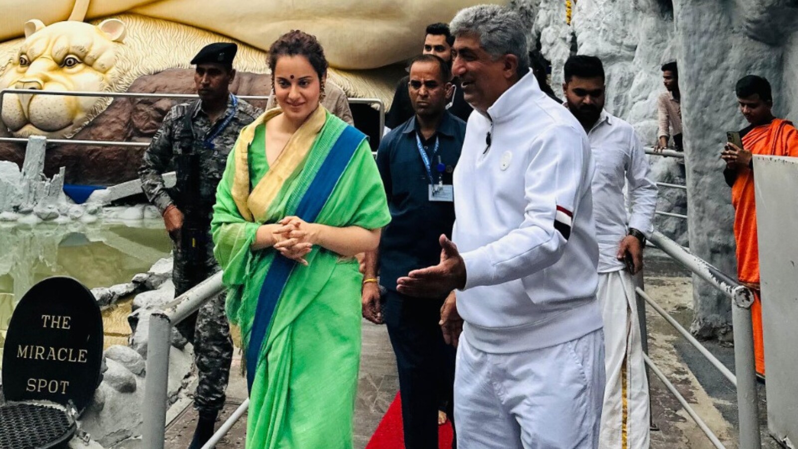 Kangana Ranaut Visits Bengaluru Temple