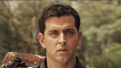  Lakshya: Directed by Farhan Akhtar, Lakshya tells the story of a carefree young man who joins the Indian Army reluctantly but transforms into a disciplined hero during the 1999 Kargil War. Starring Hrithik Roshan, Preity Zinta, Amitabh Bachchan, and Boman Irani, it inspires courage and purpose.