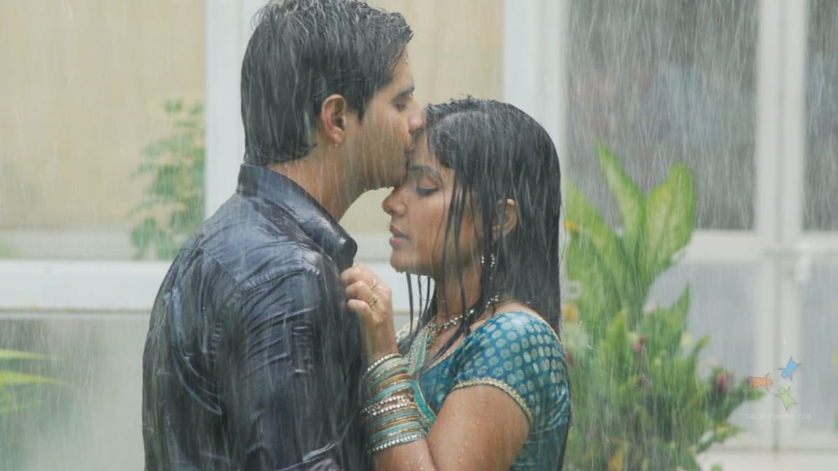 Karan Mehra Recalls Being ‘Very Shy’ During Love Scenes With Hina Khan: ‘Ajeeb Lag Raha…’