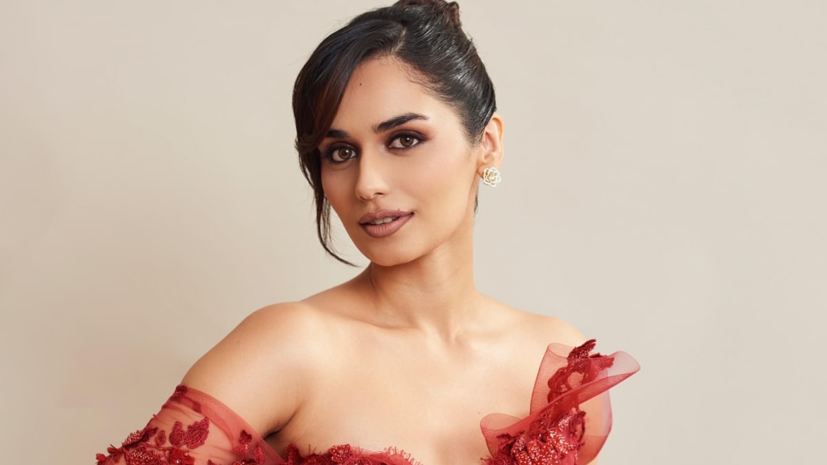 Manushi Chhillar Defends Miss World Aspirant Against Troll's Comment