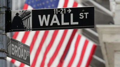 Wall Street Futures Sink as Oil Rally Clouds Rate Outlook