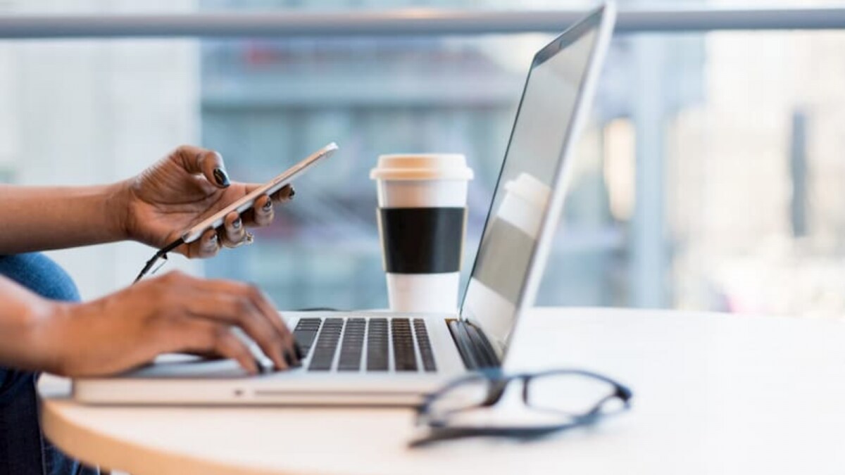 Woman Asks About Slapping HR on Reddit Due to Salary Delay