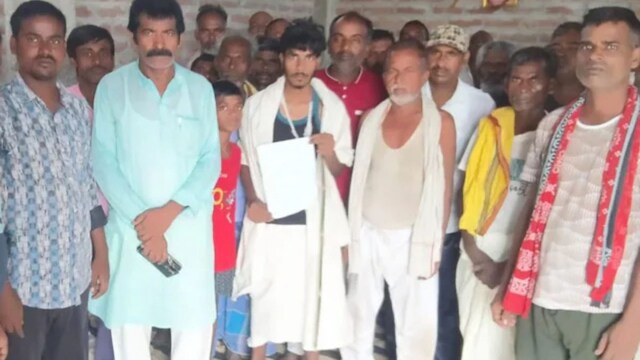The idea took root after Bablu Das chose not to hold a funeral feast following his mother’s death, a first for the village. (News18 Hindi)