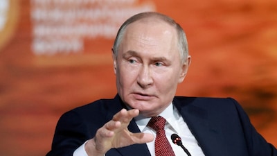  Reuters)