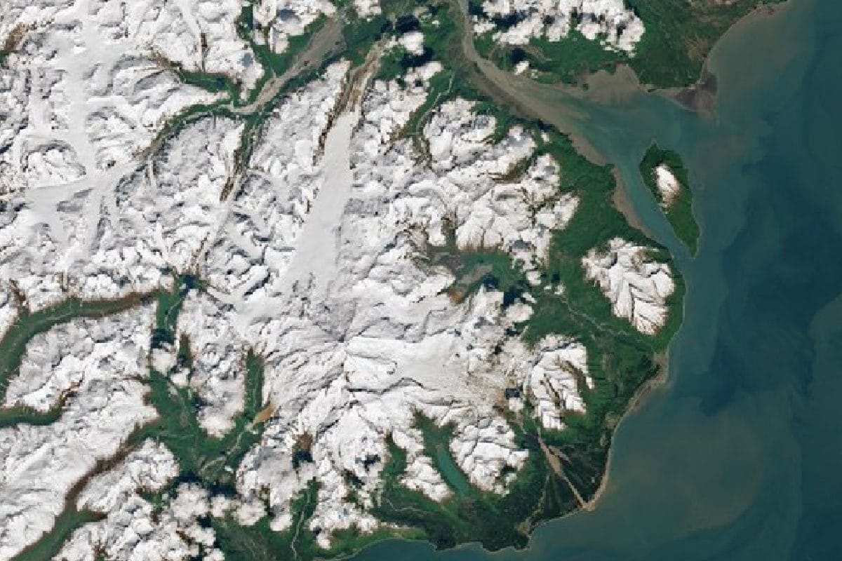 Satellite Catches Alaska Volcano Stirring Mid-Rumble With Earthquakes Hitting Every Minute