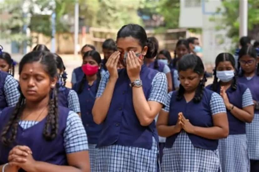 To encourage reading habits, the circular states that for 20 minutes after the lunch break, the teacher handling the fifth period should guide students to read children’s magazines, newspapers, or books from the school library. (News18 Tamil) To encourage reading habits, the circular states that for 20 minutes after the lunch break, the teacher handling the fifth period should guide students to read children’s magazines, newspapers, or books from the school library. (News18 Tamil)