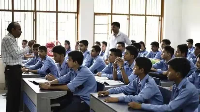 One of the main directives is to make students aware of internet safety. Schools have been asked to provide training that will help children protect themselves from cybercrime and harmful online activities. (News18 Tamil) One of the main directives is to make students aware of internet safety. Schools have been asked to provide training that will help children protect themselves from cybercrime and harmful online activities. (News18 Tamil)