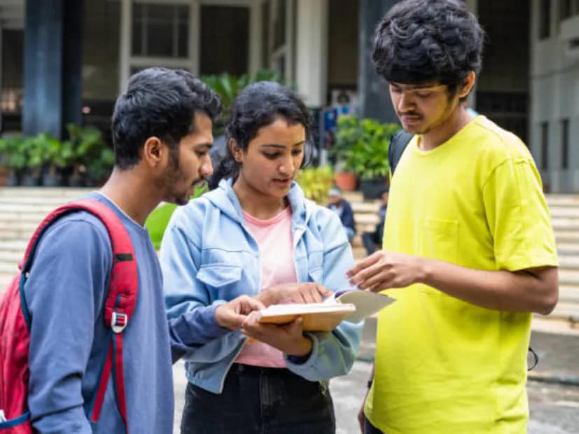 Bachelor of Architecture: If you have a creative streak and enjoy design, architecture might be the right path for you. This course focuses on smart city planning and sustainable infrastructure design, leading to roles in urban development and architecture firms. (News18 Telugu) Bachelor of Architecture: If you have a creative streak and enjoy design, architecture might be the right path for you. This course focuses on smart city planning and sustainable infrastructure design, leading to roles in urban development and architecture firms. (News18 Telugu)