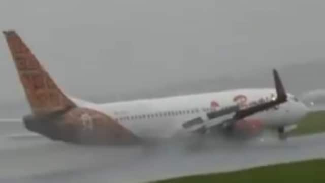 According to Batik Air and airport maintenance teams, no structural damage was found to the aircraft.