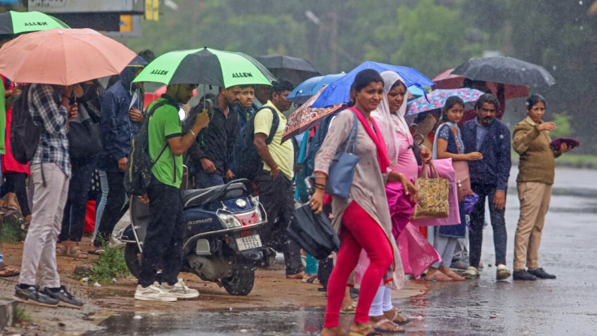 Monsoon Arrives in Delhi, Advances Across India Early