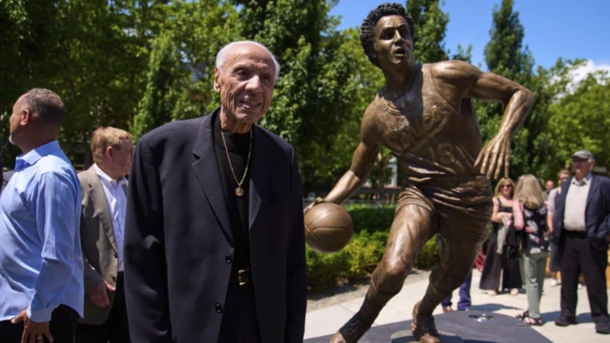 NBA: Seattle Supersonics Legend Lenny Wilkens’ Statue Unveiled Outside Seattle Arena NBA: Seattle Supersonics Legend Lenny Wilkens’ Statue Unveiled Outside Seattle Arena
