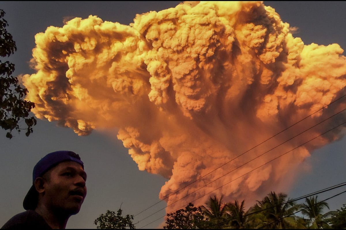 Indonesia's Volcano Spews Massive Ash Tower 10,000 Metres Above Summit, Alert Issued | Watch