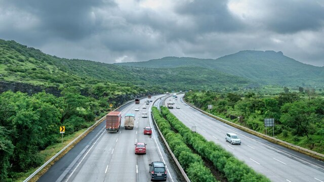 The vital 94.5-km stretch connects Mumbai and Pune, two major economic and cultural hubs in Maharashtra. (PTI)