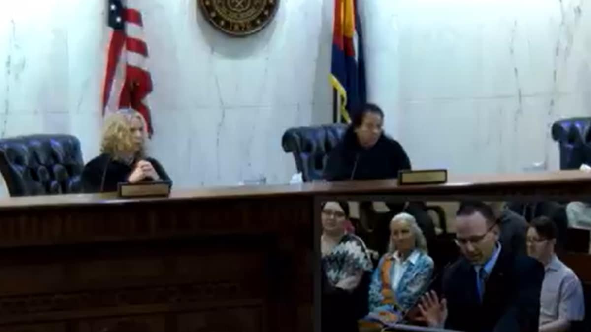Attorney's Courtroom Gaffe: Calls Judge "Honey" and Apologizes