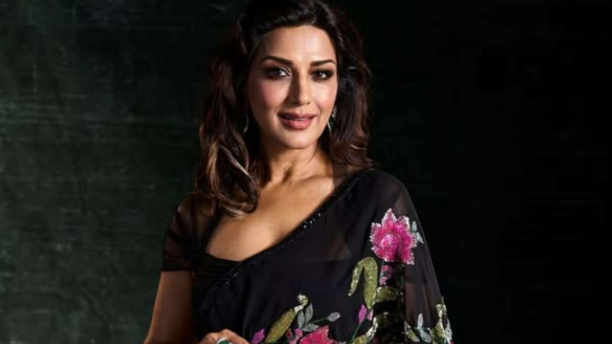 Sonali Bendre to Host Reality Show; Spotted in Rain