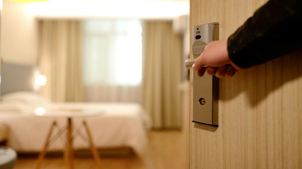 Massive Traffic Jam Outside Jaipur Hotel As Couple Forgets To Draw Curtains Of Room Before… Massive Traffic Jam Outside Jaipur Hotel As Couple Forgets To Draw Curtains Of Room Before…