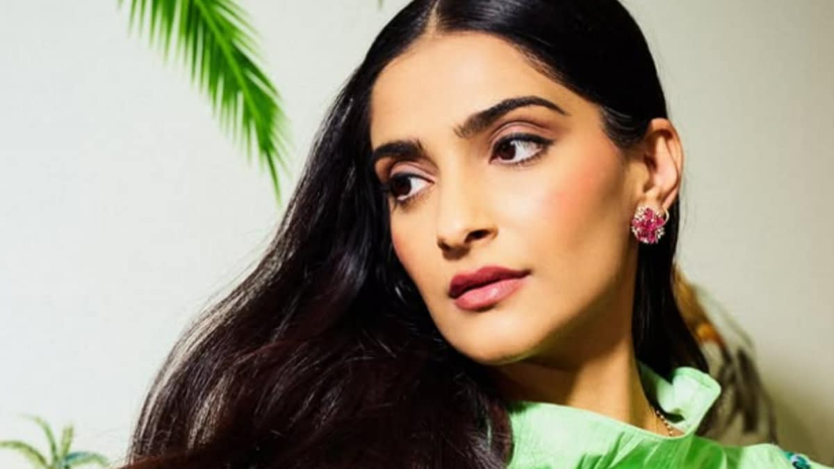Sonam Kapoor Donates Hair, Thanks Dad for Genes