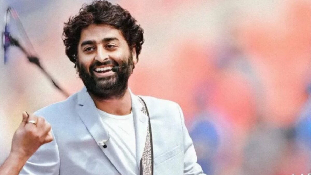 'Metro... In Dino' Music Launch: Arijit Singh Performs via Video