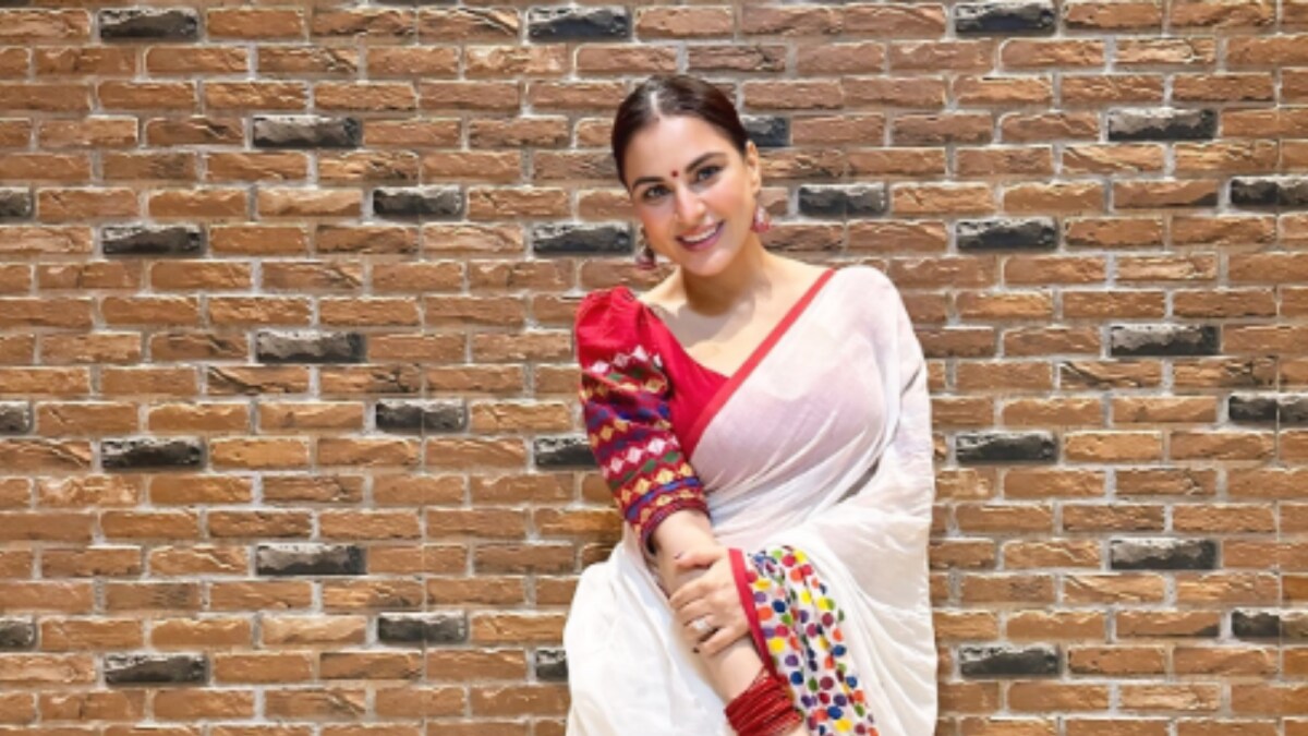Shraddha Arya Shares 'Mom' Look in Saree, Embracing Motherhood