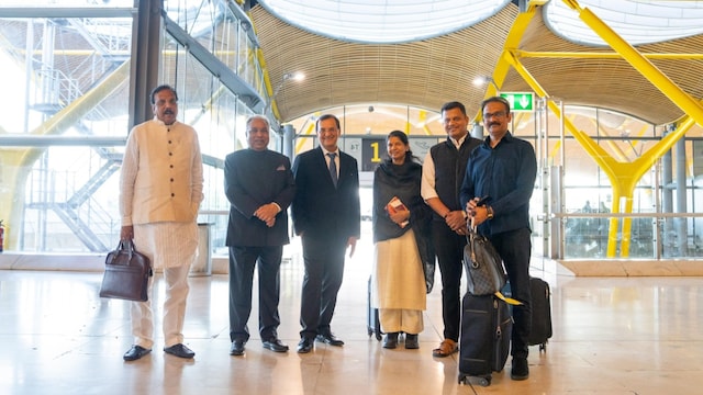 Kanimozhi will arrive in Chennai, while the other delegation members will reach Delhi today.