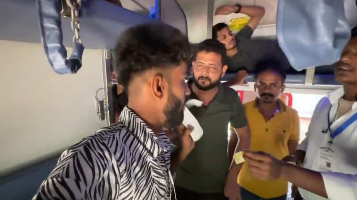 Passenger Assaulted on Train After Requesting Rs 20 Bill