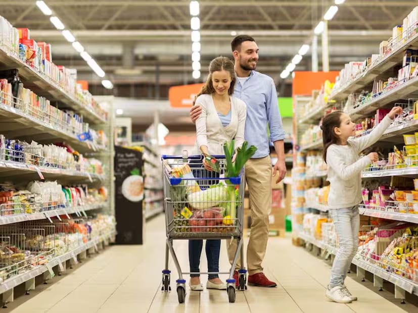 D-Mart currently operates in 11 states across India, including Karnataka, Gujarat, Maharashtra, Madhya Pradesh, Uttar Pradesh, and Delhi. With over 375 stores nationwide, each outlet caters to local consumer needs. Most D-Mart stores witness heavy footfall, and the company strategically owns the buildings it operates from to save on rent, helping keep product prices lower. (News18 Telugu) D-Mart currently operates in 11 states across India, including Karnataka, Gujarat, Maharashtra, Madhya Pradesh, Uttar Pradesh, and Delhi. With over 375 stores nationwide, each outlet caters to local consumer needs. Most D-Mart stores witness heavy footfall, and the company strategically owns the buildings it operates from to save on rent, helping keep product prices lower. (News18 Telugu)