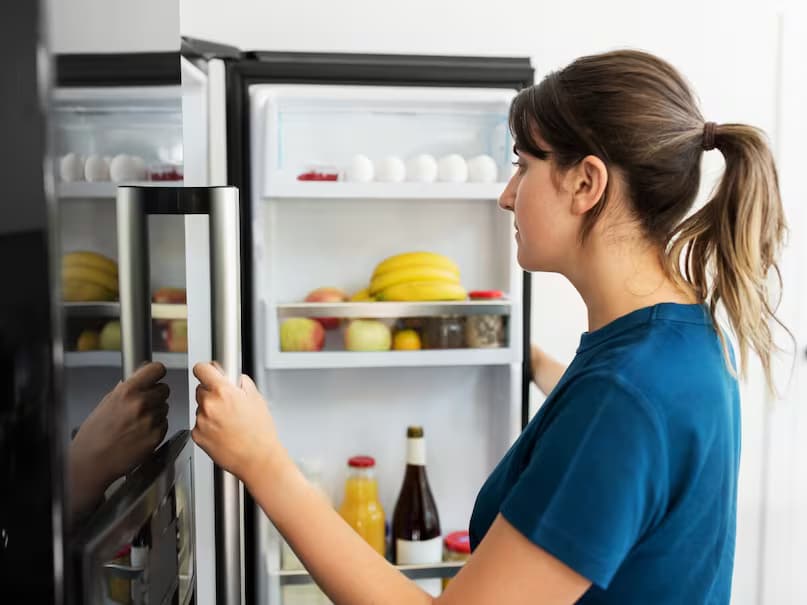 During the rainy season, humidity levels in the air rise significantly. This can affect the performance of electronic appliances, including refrigerators. If your freezer develops thick layers of ice, it can disrupt the airflow and impact cooling. (News18 Hindi) During the rainy season, humidity levels in the air rise significantly. This can affect the performance of electronic appliances, including refrigerators. If your freezer develops thick layers of ice, it can disrupt the airflow and impact cooling. (News18 Hindi)