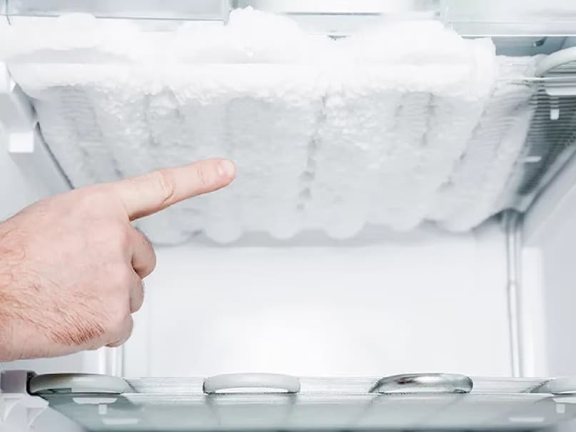 Excess ice buildup may also force you to take out some of the items stored in the fridge or deep freezer. If the defrost button isn’t working, many people turn off the fridge entirely to let the ice melt on its own. However, switching the fridge off repeatedly and forcefully removing ice can damage the appliance over time. (News18 Hindi) Excess ice buildup may also force you to take out some of the items stored in the fridge or deep freezer. If the defrost button isn’t working, many people turn off the fridge entirely to let the ice melt on its own. However, switching the fridge off repeatedly and forcefully removing ice can damage the appliance over time. (News18 Hindi)